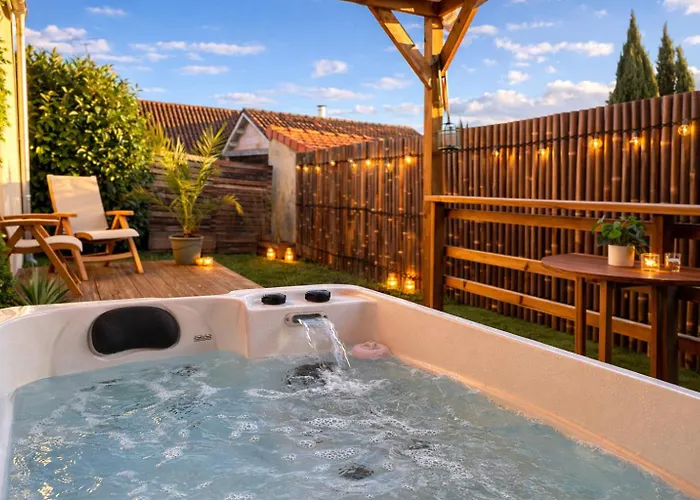 Сasa de vacaciones Tiny House Bambou Indépendante Avec Terrasse - Jardin - Calme Angulema