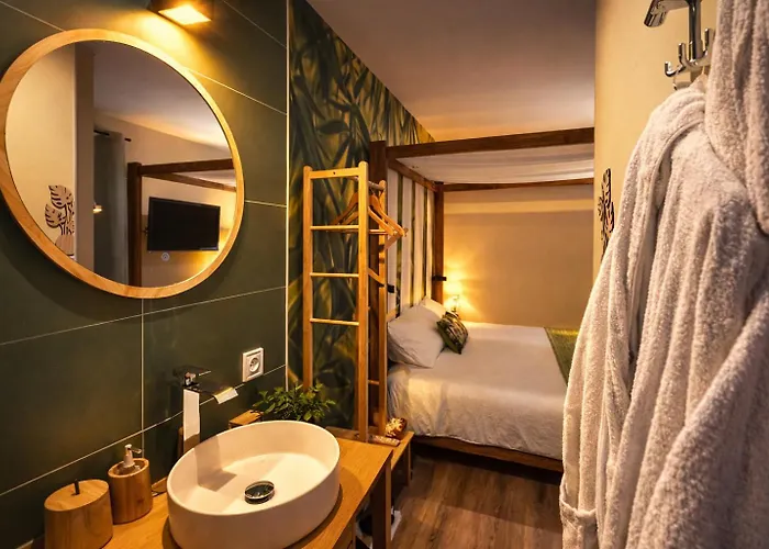 Tiny House Bambou Indépendante Avec Terrasse - Jardin - Calme * Angulema